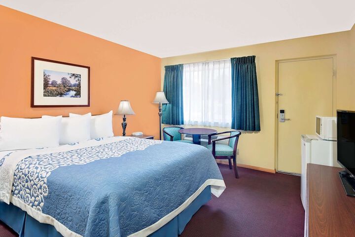 Room 12 of 19