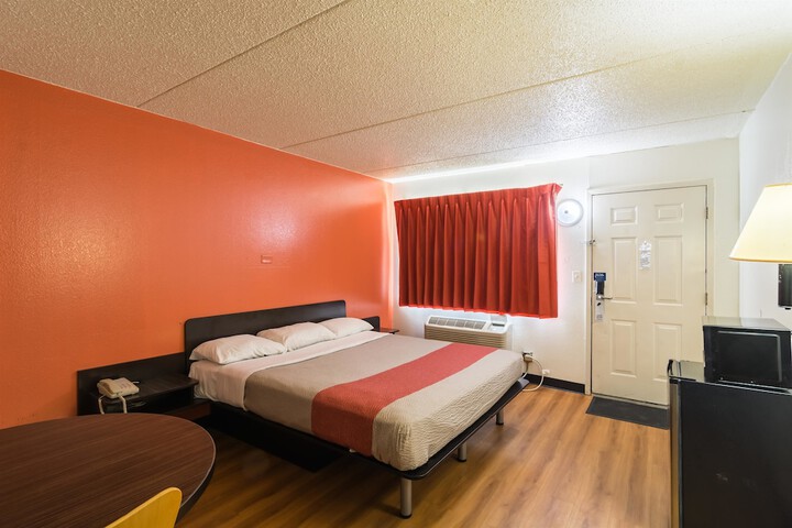 Room 20 of 33