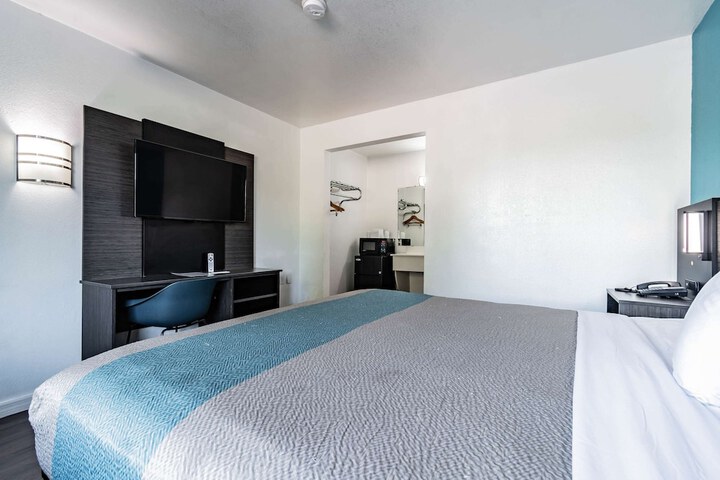 Room 14 of 22