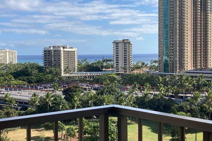 DoubleTree by Hilton Hotel Alana - Waikiki Beach