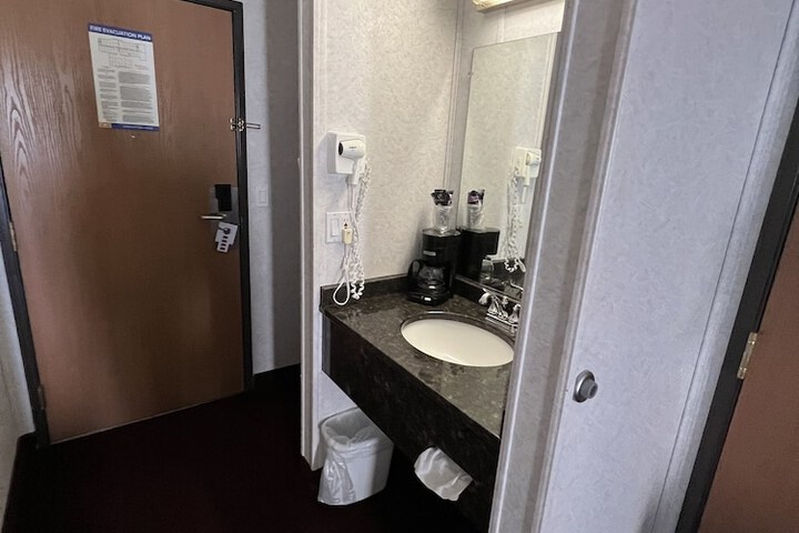 Room 7 of 25