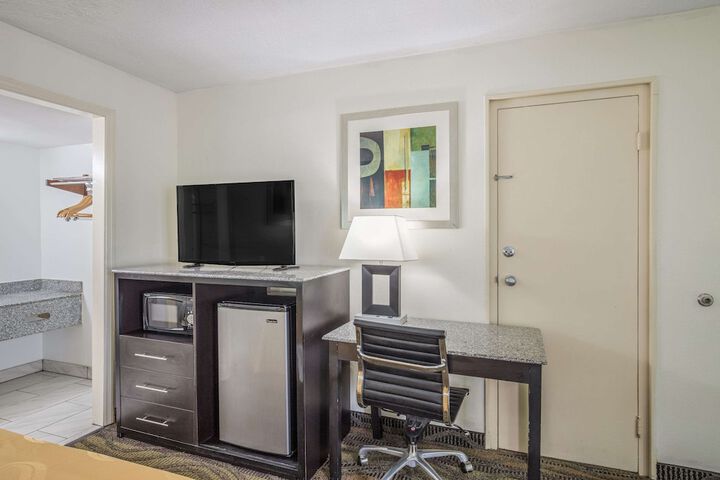 Room 10 of 70