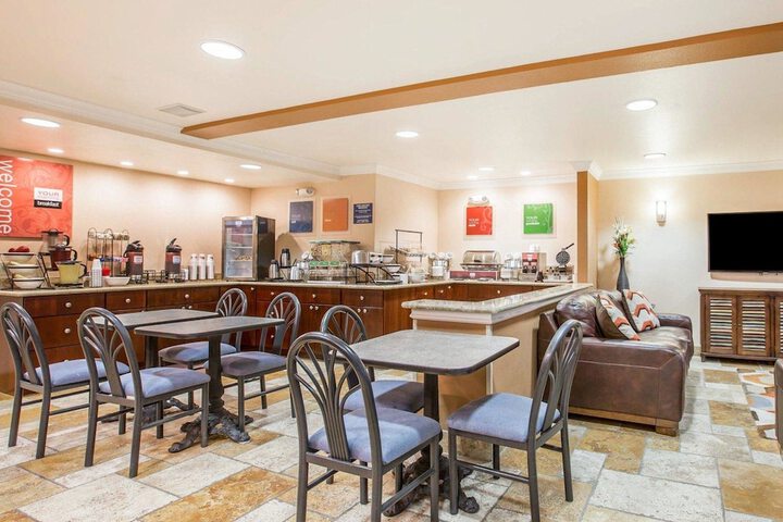 Comfort Inn & Suites Salinas City Center Area