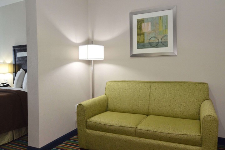 Room 10 of 25