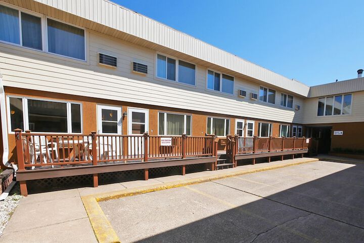 Magnuson Hotel Copper Crown