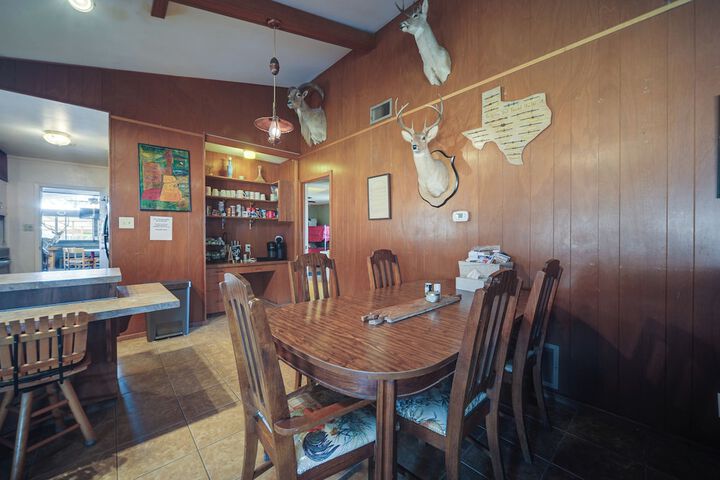 Rustic & Western House on Lake - Swim & Fish!