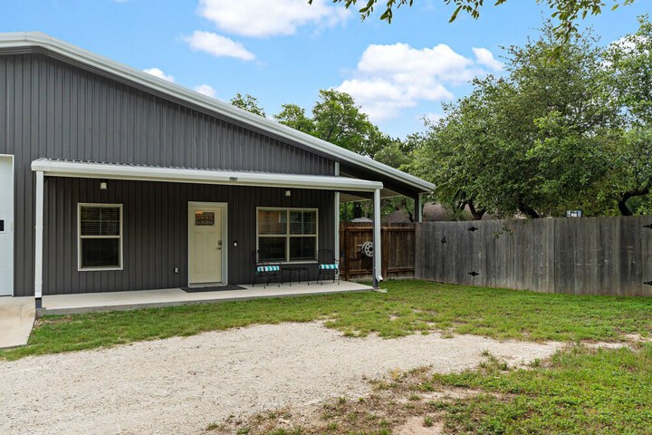 Peaceful Cottage w / Grill Mins to Lake Travis