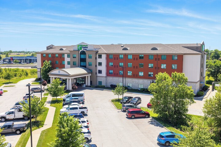 Hotel 8 of 64
