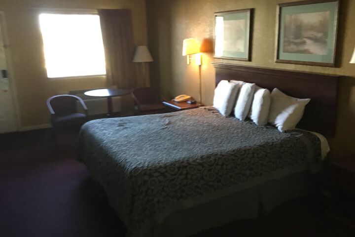 Room 18 of 18