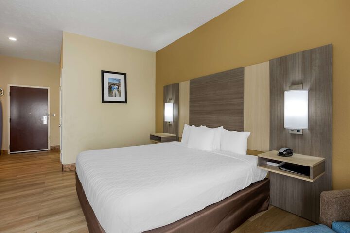 Room 25 of 31