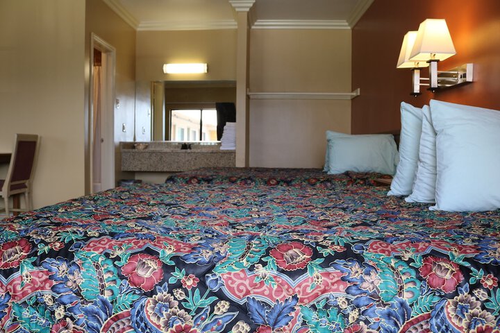 Room 10 of 20