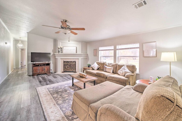 Eufaula Escape w / Deck - Steps to Lake!