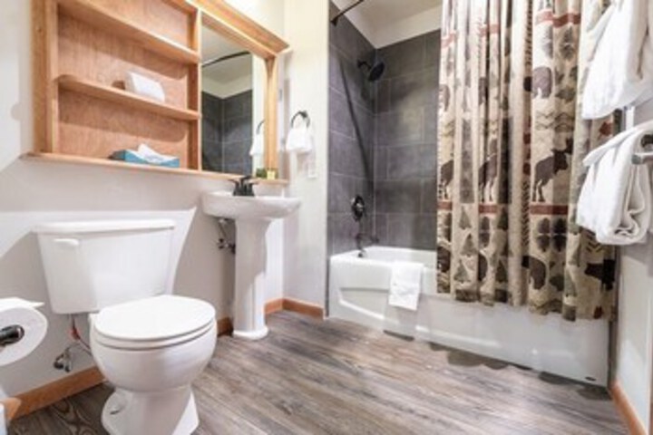 Zephyr Mountain Lodge Condo | 2 Bedrooms Lower Hughes View w / Ski Storage (Premium-Rated Condo 1317)