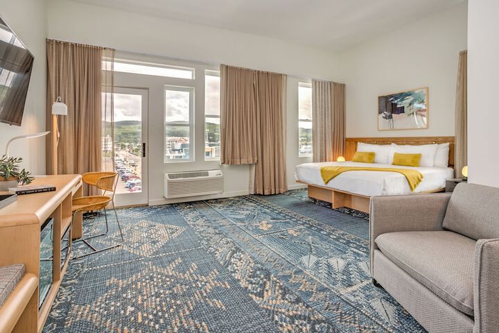 SaltLine Hotel