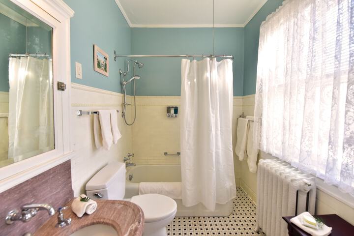 Room 35 of 76