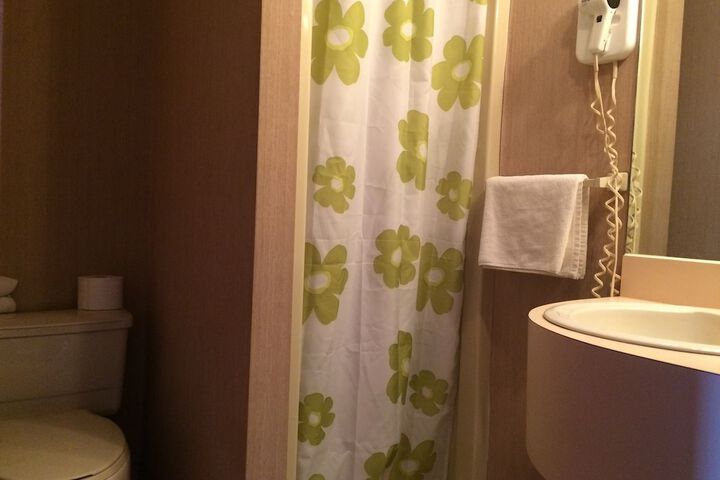 Room 52 of 82
