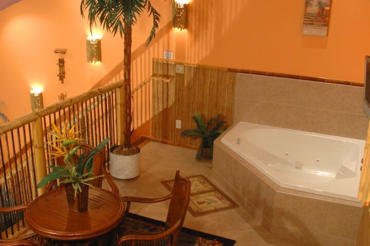Wildwood Inn Tropical Dome & Theme Suites