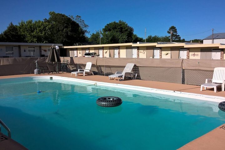 Pool 13 of 38