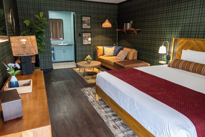 Room 19 of 37