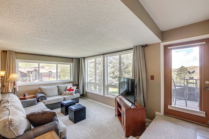 Ski-in / out Granby Ranch Condo w/ Balcony!