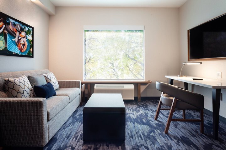 Room 10 of 21
