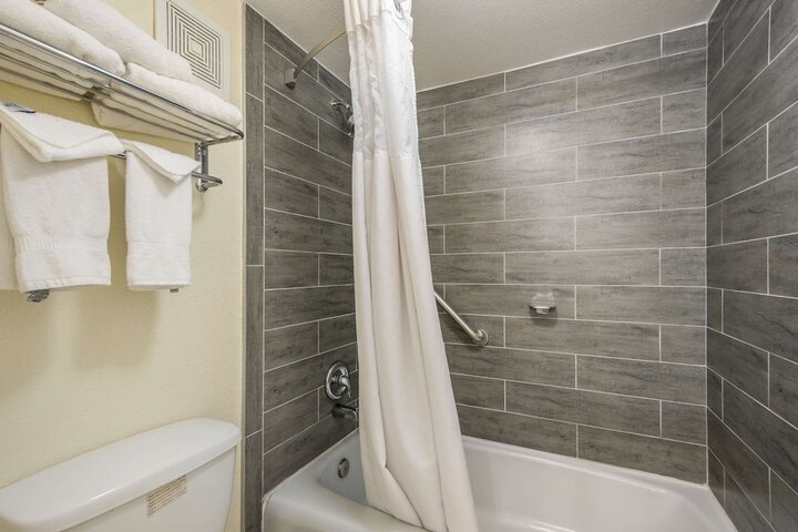 Room 28 of 115