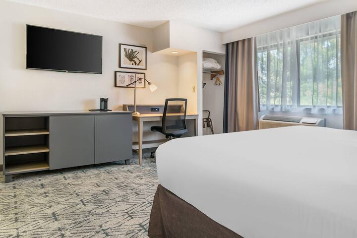 Country Inn & Suites by Radisson Frederick, MD
