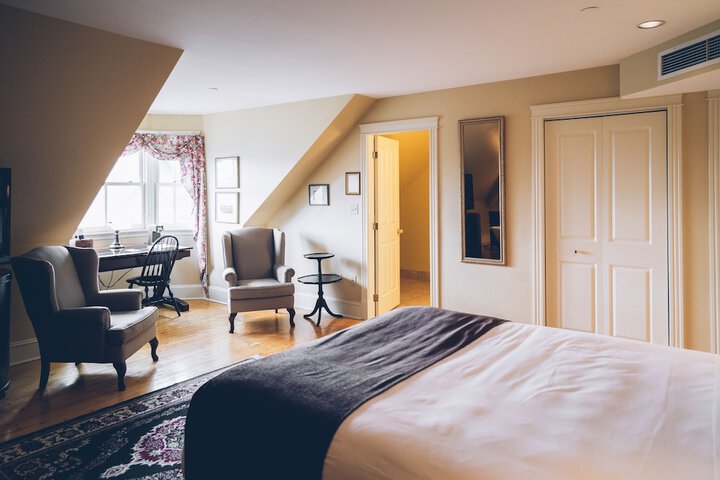 Room 32 of 64