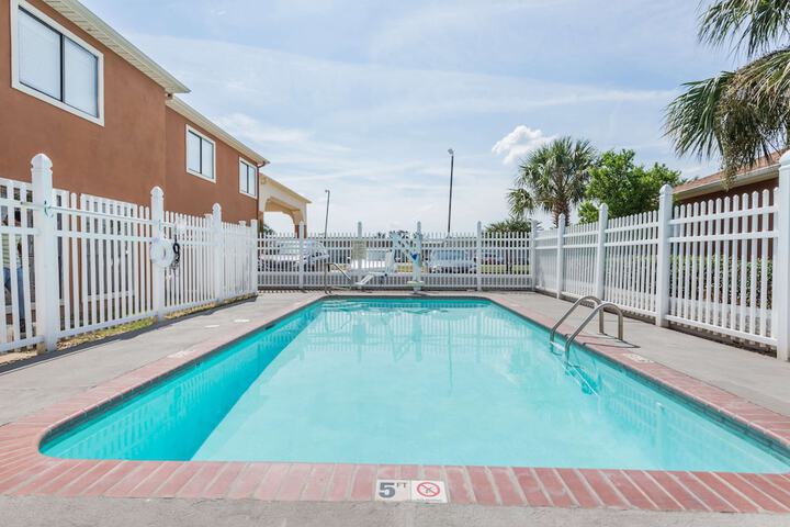 Pool 9 of 37