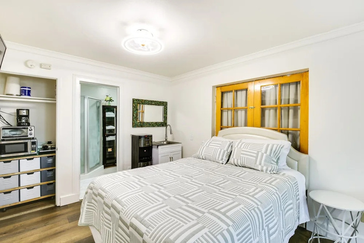 Westminster Escape Near Beaches & Shopping!