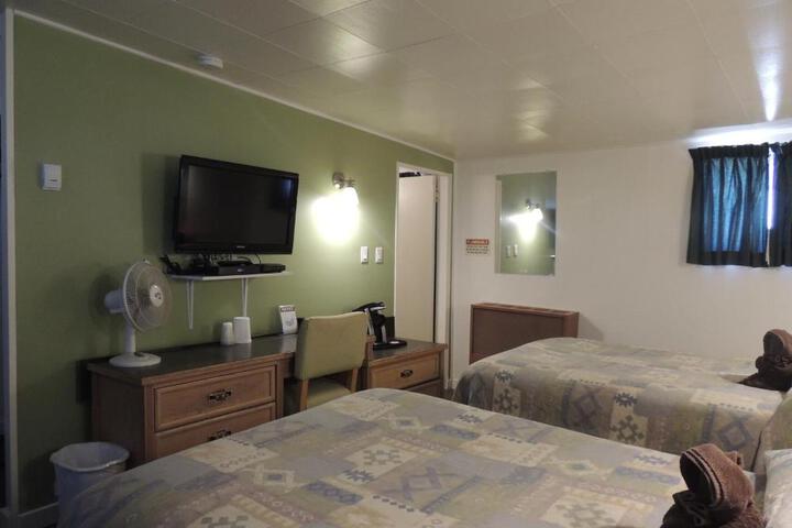 100 Mile Motel & RV Park