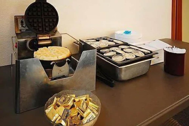 Breakfast/Coffee Service 64 of 76