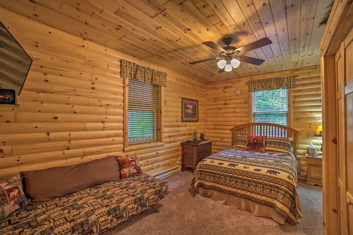 Updated Manistique Log Cabin Yard & Fire Pit