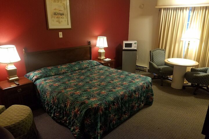 Room 11 of 37