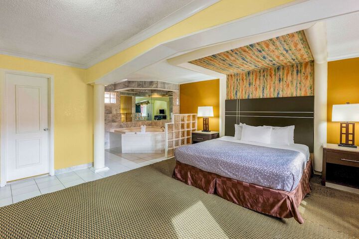 Room 18 of 27