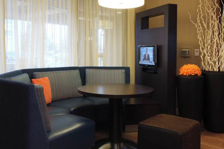 Courtyard Flint by Marriott