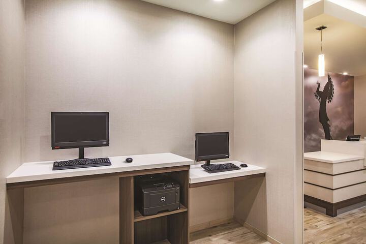Business Center 31 of 31