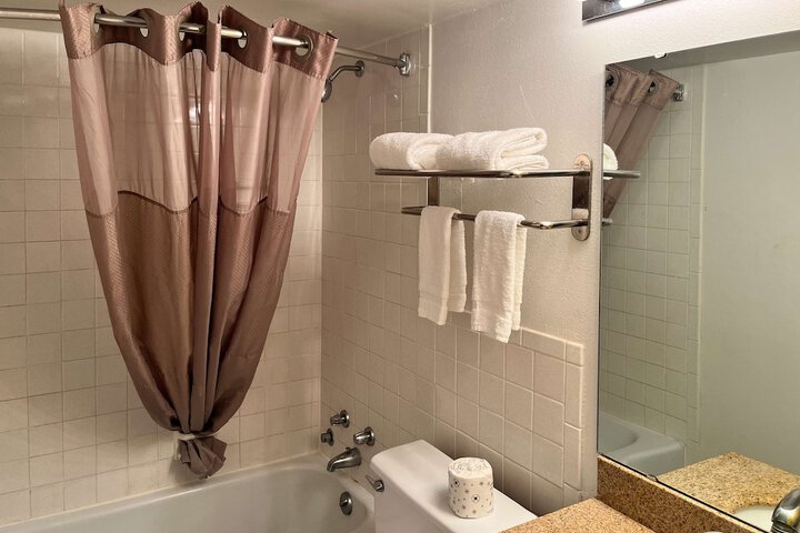 Room 21 of 28