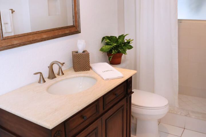 The Cabanas Guesthouse & Spa - Caters to Gay Men