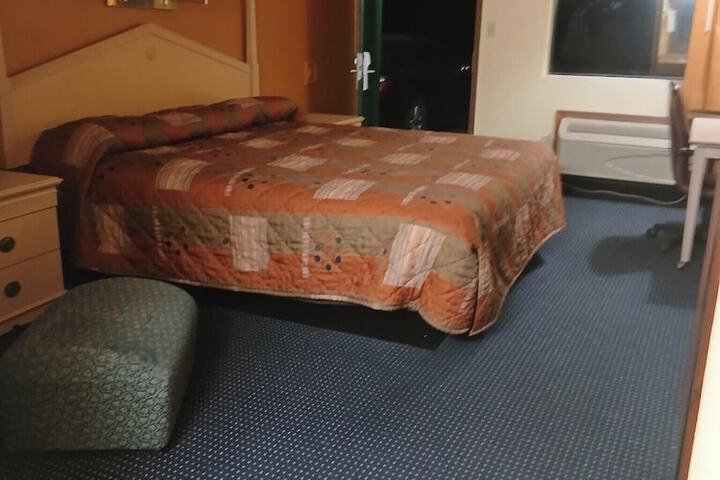 Room 13 of 26