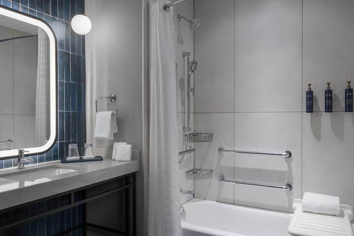 Hotel Avail Rogers Tapestry Collection by Hilton