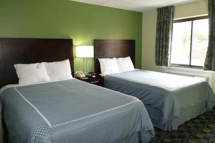 Travelodge by Wyndham Cleveland Lakewood