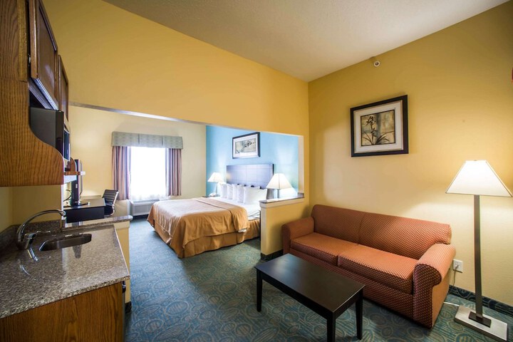 Room 13 of 28