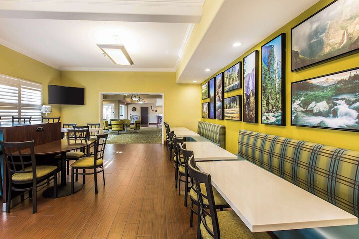 Comfort Suites Fresno River Park