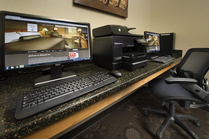 Business Center 14 of 15