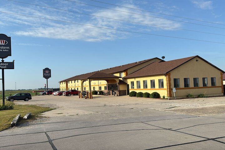Western Inn & Suites