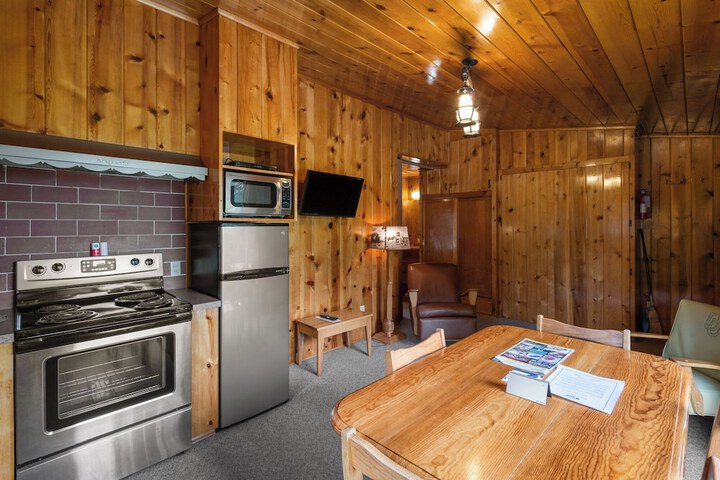 El Western Cabins & Lodges