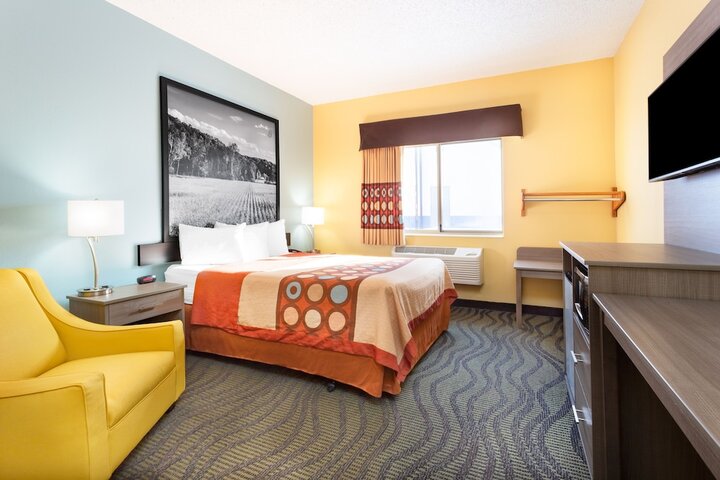 Room 12 of 33