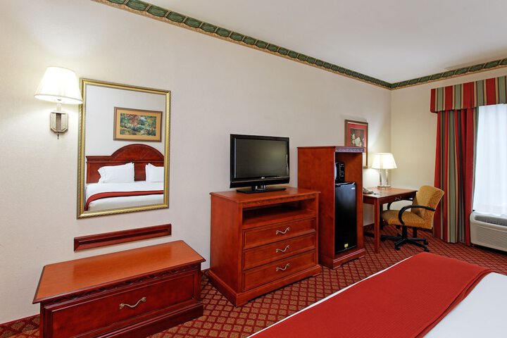 Holiday Inn Express Hotel & Suites Tupelo by IHG