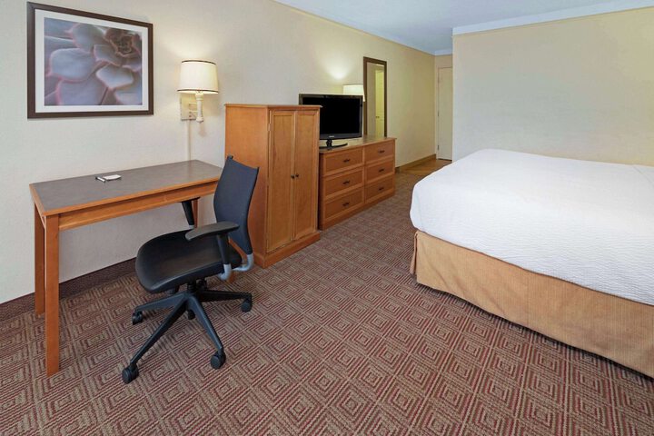 Room 22 of 28